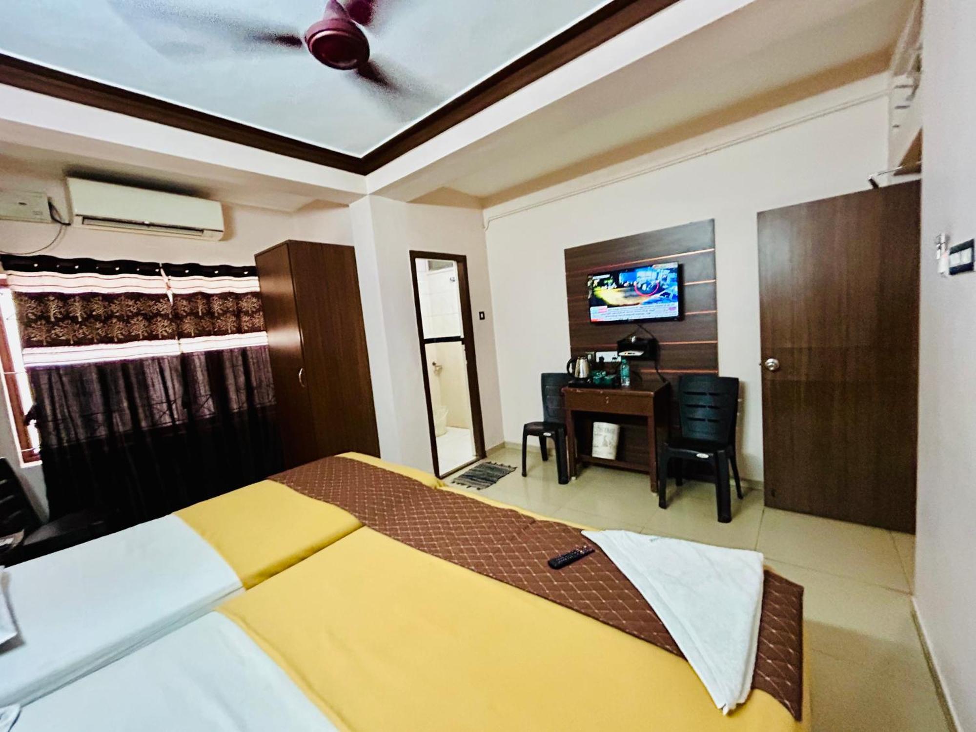 Hotel Jothi Коимбатур Экстерьер фото