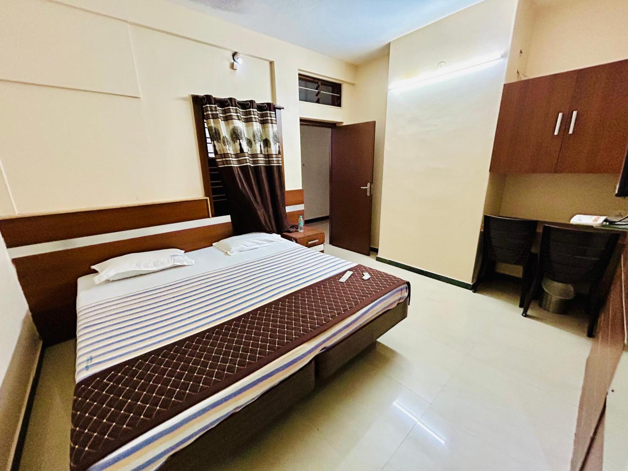 Hotel Jothi Коимбатур Экстерьер фото